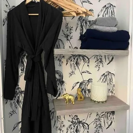 Cozy, Quiet, Studio Next Business School