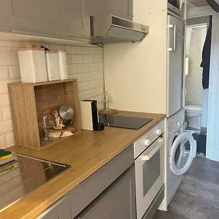 Cozy, Quiet, Studio Next Business School *